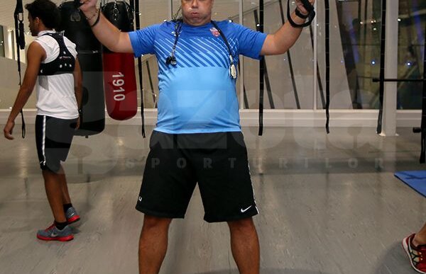 Cosmin Olăroiu slăbeşte cu TRX la Al Ahli