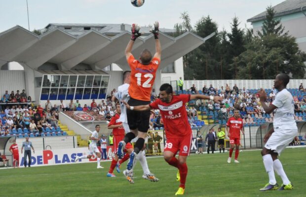 VIDEO şi FOTO Gaz Metan învinge la Botoşani, 3-0, după ce gazdele au jucat în 10 timp de 40 de minute
