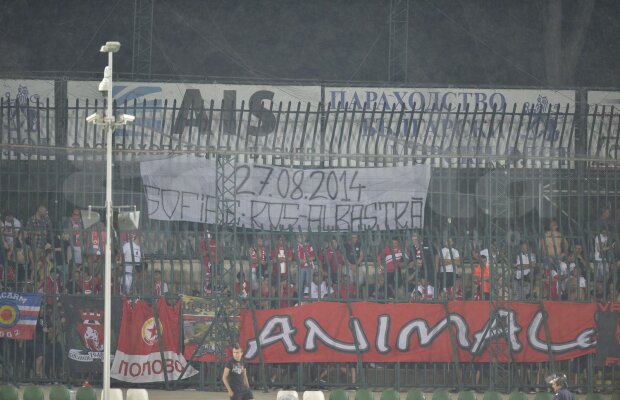 Banner cu valoare de injecţie de moral pentru stelişti afişat la derby-ul Bulgariei: "Sofia e roş-albastră!"