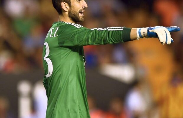 VIDEO AC Milan, trădată de apărare în meciul cu Valencia, 1-2 » Debut nefericit pentru Diego Lopez: un gol de la 40 de metri şi unul la colţul scurt!