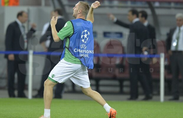 FOTO Momente de senzaţie care nu s-au văzut la TV! Cum s-a păcălit Cosmin Moţi la încălzire şi fanul Stelei care a uimit pe toată lumea :)