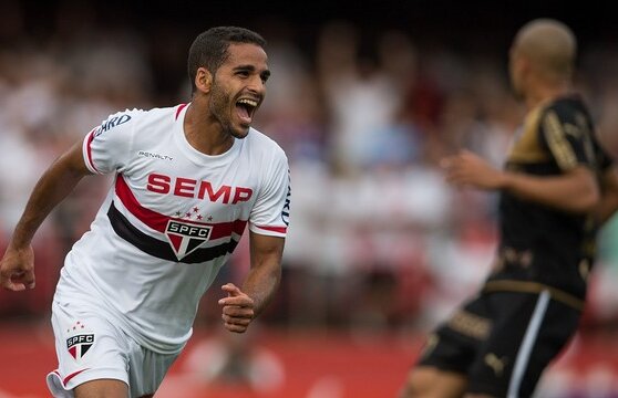 VIDEO FC Barcelona a mai făcut un transfer! Catalanii l-au luat pe Douglas Pereira, un fundaş dreapta de la Sao Paulo