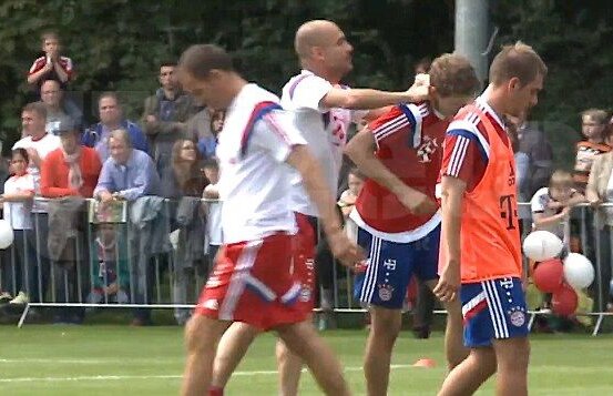 Pericol Pep! Electroşocuri! » Guardiola s-a înfipt în ceafa lui Thomas Muller