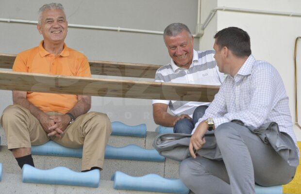 Sub ochii "Naşului" » Prezenţă-surpriză la primul antrenament al naţionalei din această toamnă: Mircea Sandu