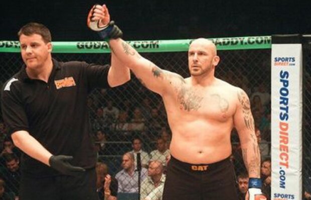 VIDEO Cătălin Zmărăndescu face SHOW la Londra! Victorie în doar 77 de secunde în gala UCMMA 40