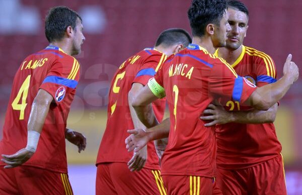 VIDEO şi FOTO Revanşa mult aşteptată a venit! România cîştigă în Grecia, 1-0, deşi a jucat aproape o repriză în 10 oameni