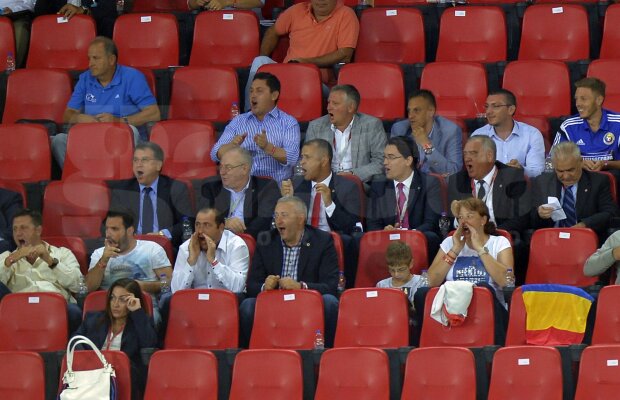 Galerie VIP » Meciul fără spectatori din Pireu i-a adus în prim-plan pe oficialii FRF