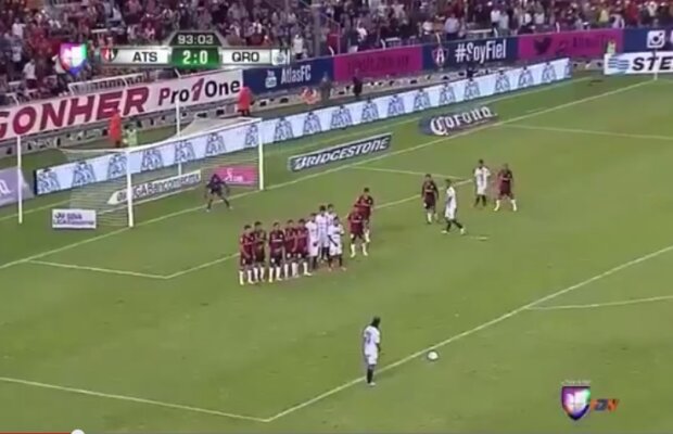 VIDEO Ronaldinho nu se opreşte! Gol de generic din lovitură liberă