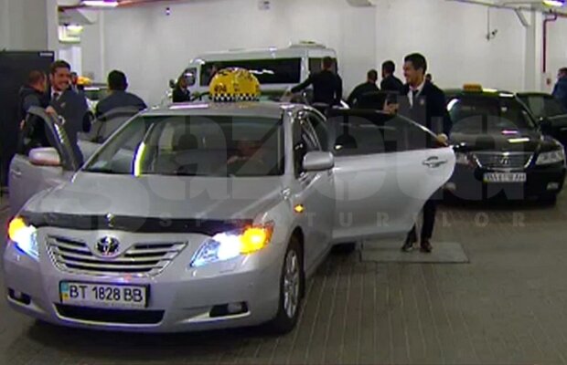 Au venit cu taxiurile la stadion! » Steliştii au fost prinşi nepregătiţi după ce autocarul s-a defectat