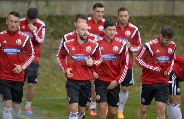 Soluţia pentru banca naţionalei vine din interior: "E cea mai bună variantă. Îi renegociezi contractul şi duce echipa pînă la finalul calificărilor"