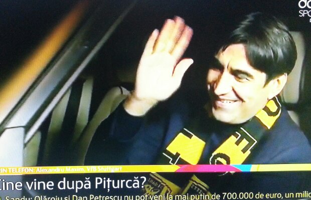 OFICIAL » Victor Piţurcă şi-a reziliat contractul cu FRF şi a pozat cu fularul noii echipe! Prima reacţie a antrenorului