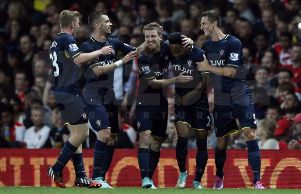 VIDEO Demolaţi! Echipa lui Florin Gardoş a şters pe jos cu Sunderland, 8-0 » Rocadă între Vito Mannone şi Costel Pantilimon?