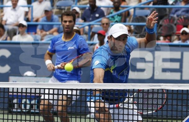 Horia Tecău şi Jean-Julien Rojer s-au calificat în semifinale la Paris
