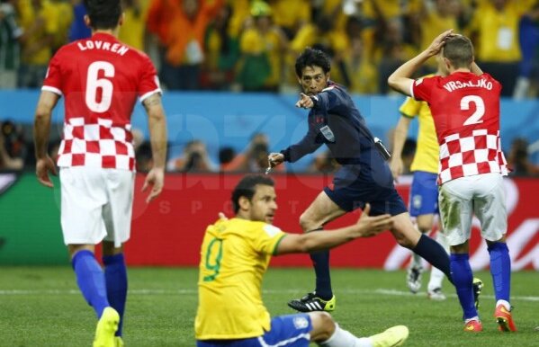 Tocat de "arbitrul Braziliei" de la Campionatul Mondial! Echipa lui Laurenţiu Reghecampf a avut 4 penalty-uri clare cu Sydney Wanderers