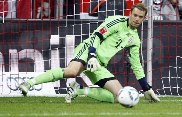 VIDEO » Manuel Neuer l-a lăsat fără cuvinte pe antrenorul adversarilor » Gest tehnic de mare fineţe al candidatului la Balonul de Aur