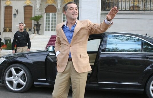 Patronul Stelei aşteptat acasă: "Sperăm la graţiere, ştiu cu cine trebuie să votez"