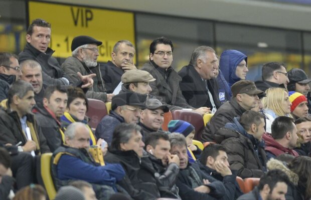 Contestatarii lui Răzvan Burleanu, opriţi la porţi » Aproximativ 50 de suporteri n-au fost lăsaţi să intre pe Naţional Arena!