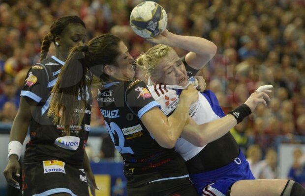 FOTO Nici de această dată! HCM Baia Mare stă la mîna rezultatelor pentru a se califica în grupele principale din Champions League! Româncele au pierdut iar cu Metz, 23-24