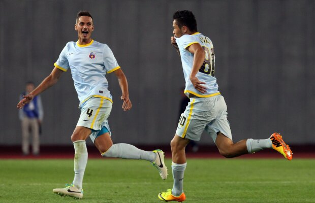 FOTO Lukasz Szukala s-a bucurat alături de fani după trofeul pentru cel mai bun străin din Liga 1 » Prezentări de gală pe facebook şi pentru ceilalţi laureaţi :D