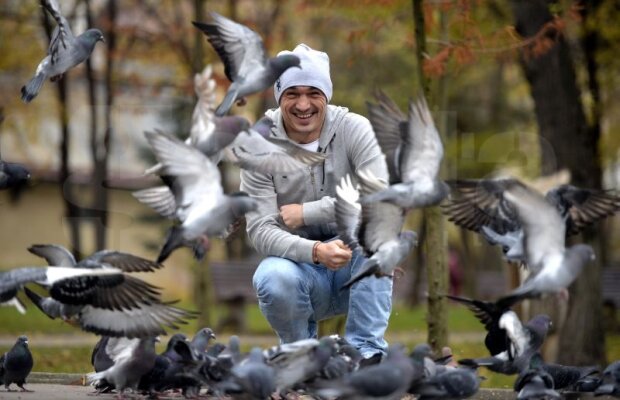 Acum, la chioşcuri, un amplu interviu oferit de Claudiu Keşeru Gazetei într-o ediţie specială: "Francezii nu ne deosebeau de cerşetori"