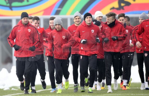 GALERIE FOTO Dinamoviştii au revenit din vacanţă » Ce jucători au lipsit de la primul antrenament al lui Mihai Teja