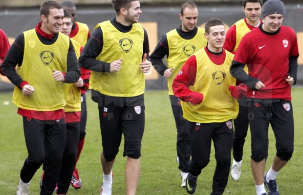 Un fost jucător al "cîinilor" îi desfiinţează pe conducătorii alb-roşilor: "La Dinamo nu aveam concurenţă"