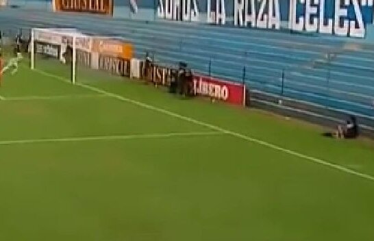 VIDEO Gol senzaţional! Execuţie "imposibilă" a unui jucător din Peru