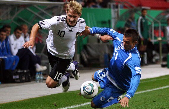 UPDATE Dinamo încearcă să se închidă la transferuri » Doi fundaşi se luptă pentru un loc în echipa lui Teja