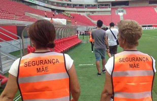 Mamele noastre din Recife » Radu Cosaşu scrie: "Un surîs într-un februarie deloc vesel"