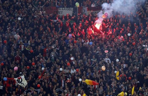 VIDEO + FOTO Haos la Rotterdam! Suporterii lui Feyenoord au întrerupt meciul în două rînduri » Echipa riscă să fie exclusă din cupele europene în viitorul sezon