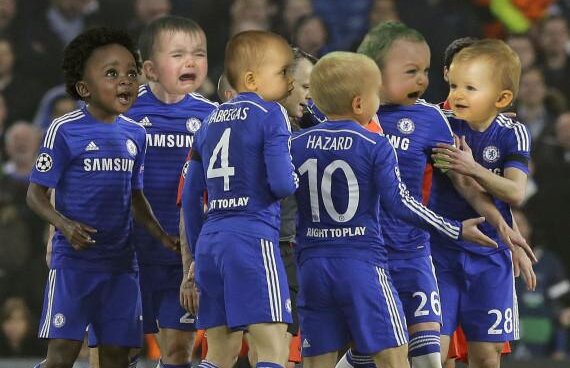 Zlatan Ibrahimovici îi ia peste picior pe cei de la Chelsea: "Nu ştiam dacă să mă enervez sau să rîd. Mă simţeam înconjurat de bebeluşi"