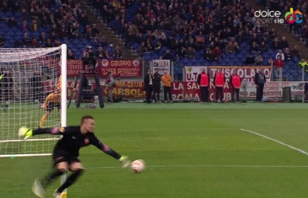 VIDEO Gafă incredibilă în AS Roma - Fiorentina » Portarul romanilor şi-a îngropat echipa la golul doi