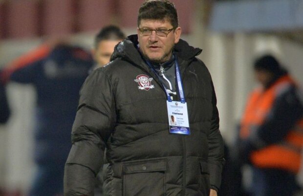 Cristi Pustai contestă arbitrajul după meciul pierdut cu ASA: "Cînd vezi sînge, dai roşu!"