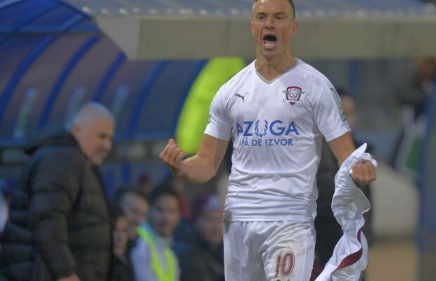 Război total la Rapid » Jucătorii sar la gîtul antrenorului: "Pustai a greșit! E cea mai mare prostie pe care am auzit-o"