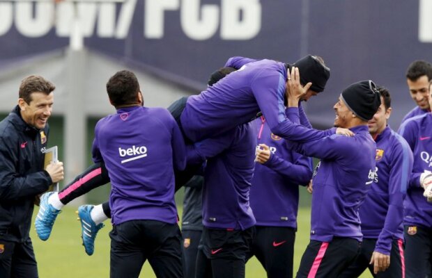 VIDEO Și fundașii Barcelonei reușesc superexecuții! Catalanii s-au oprit din antrenament și au început să aplaude