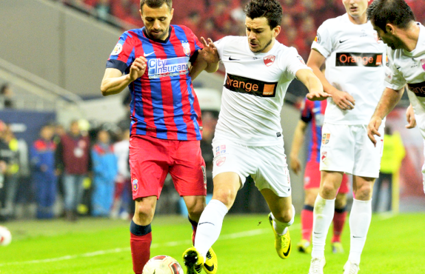 Fabulosul Sînmărtean! Mijlocașul român a fost ales de un star din Premier League în echipa ideală: "Uitați-vă pe Youtube la el! E incredibil"