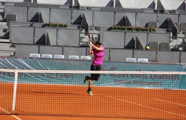 Antrenamente în Cutia Magică » Simona Halep și Maria Șarapova au testat deja zgura de la Madrid