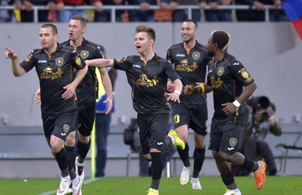 VIDEO Jucătorii lui ASA au dat frîu liber bucuriei » Au petrecut în vestiar, după meciul cu Steaua