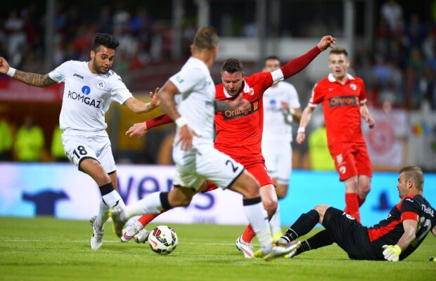 VIDEO şi FOTO Dinamo a fost egalată la ultima fază a meciului » Mediaşul încă speră la rămînerea în Liga 1 