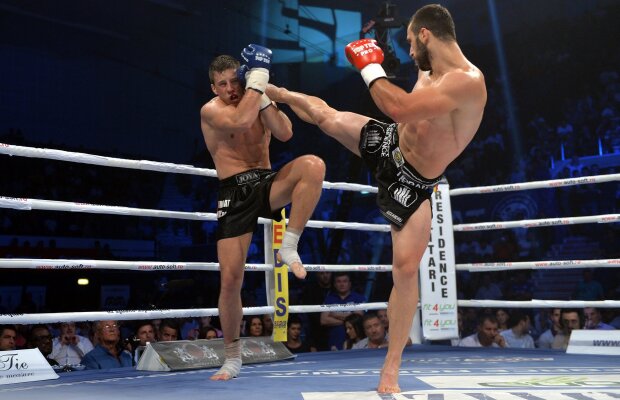 FOTO Românii au făcut spectacol în gala Superkombat de la Bucureşti » S-au donat bani către Instititul Clinic Fundeni pentru ajutorarea copiilor bolnavi de leucemie