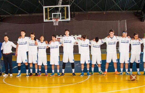  Performanță impresionantă a unor puşti români de 16 ani! Au cîştigat titlul fără să piardă nici un meci