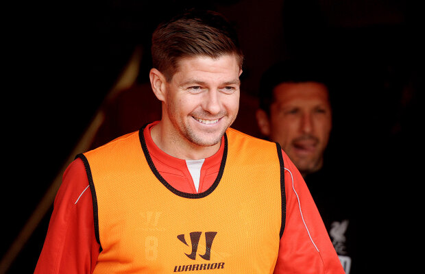 VIDEO Imagini de colecție cu jucătorii lui Liverpool! În frunte cu Gerrard, aceștia s-au dat în spectacol pe aeroportul din Dubai