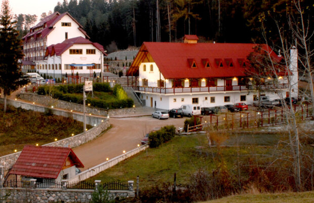 Cantonament la han » Mirel Rădoi își începe cariera de antrenor cu doar 11 jucători în lot