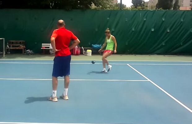 VIDEO Halep şi Begu au jucat tenis cu piciorul la ultimul antrenament » Cine știe cu "varza" mai bine? :)