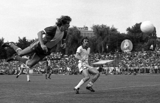 Citește despre două întîlniri care ne-au marcat istoria » Belfast și recordul românesc + Blestemul ”Windsor Park”