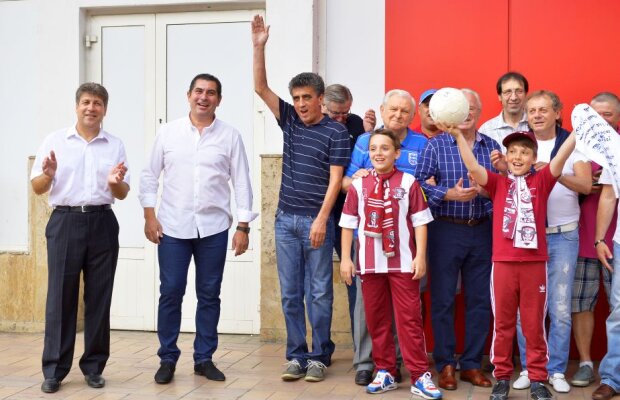 GALERIE FOTO Gloriile rapidiste păstrează viu spiritul giuleştenilor » Reîntîlnire de gală la "Linia 14" 