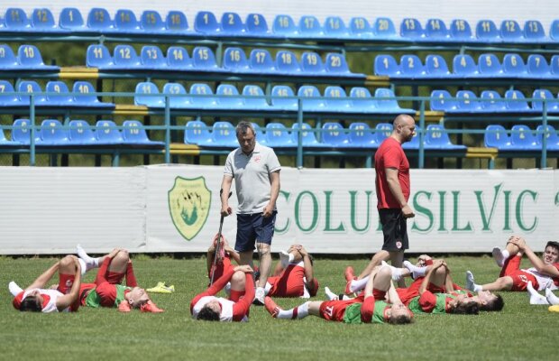 Mircea Rednic anunță transferuri la Dinamo: "Va semna azi!" » Alți patru jucători vor ajunge la "cîini"