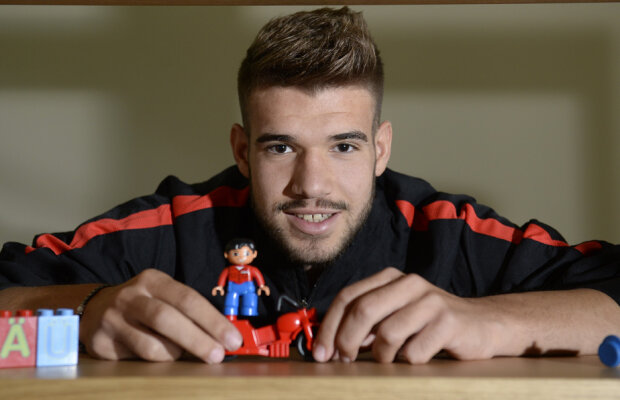 Noua achiziție a Stelei se prezintă: "Dau bine cu capul, gîndesc repede și semăn cu Piovaccari"