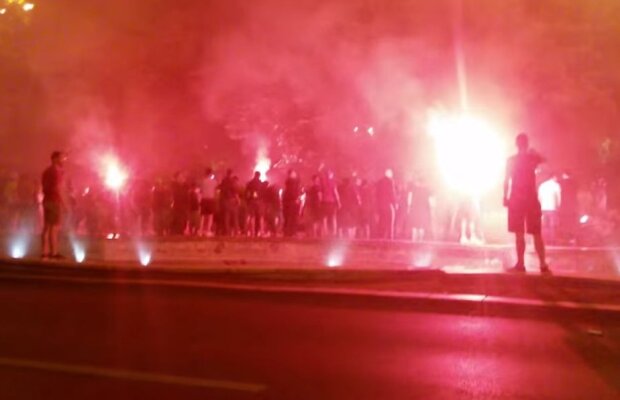 VIDEO Giuleştenii au făcut spectacol azi-noapte » Astăzi, la 92 de ani de existenţă, doar 12 fani au apărut la stadionul Giuleşti 