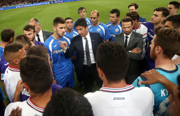 Un jurnalist explică ce înseamnă criza financiară din Grecia: "Cui îi mai pasă de fotbal, cînd n-ai ce mînca?"